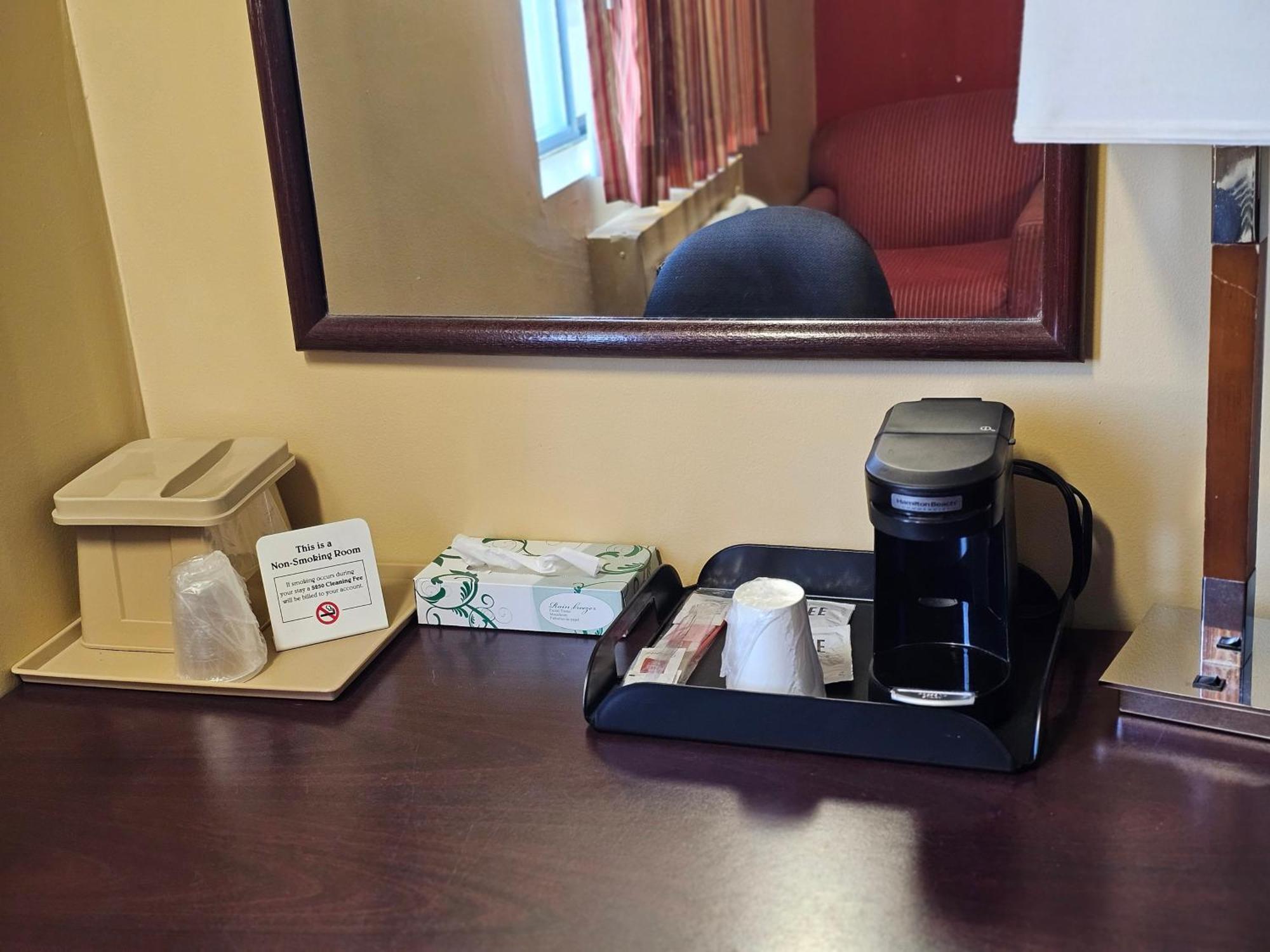 Budgetel Inn & Suites Fort Scott Buitenkant foto