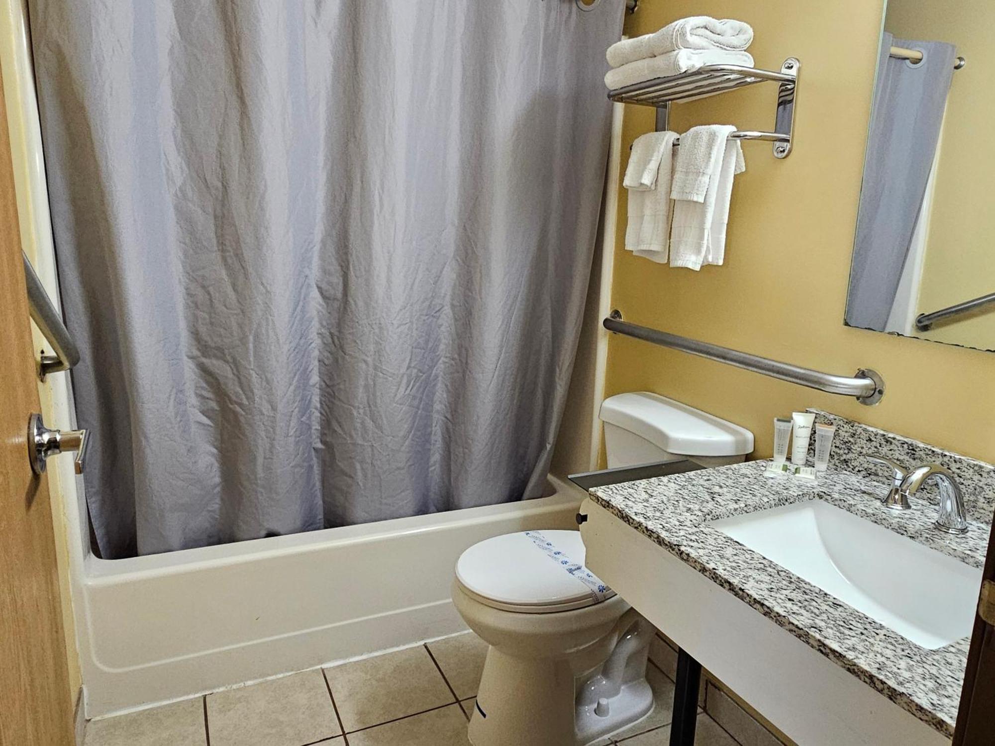 Budgetel Inn & Suites Fort Scott Buitenkant foto