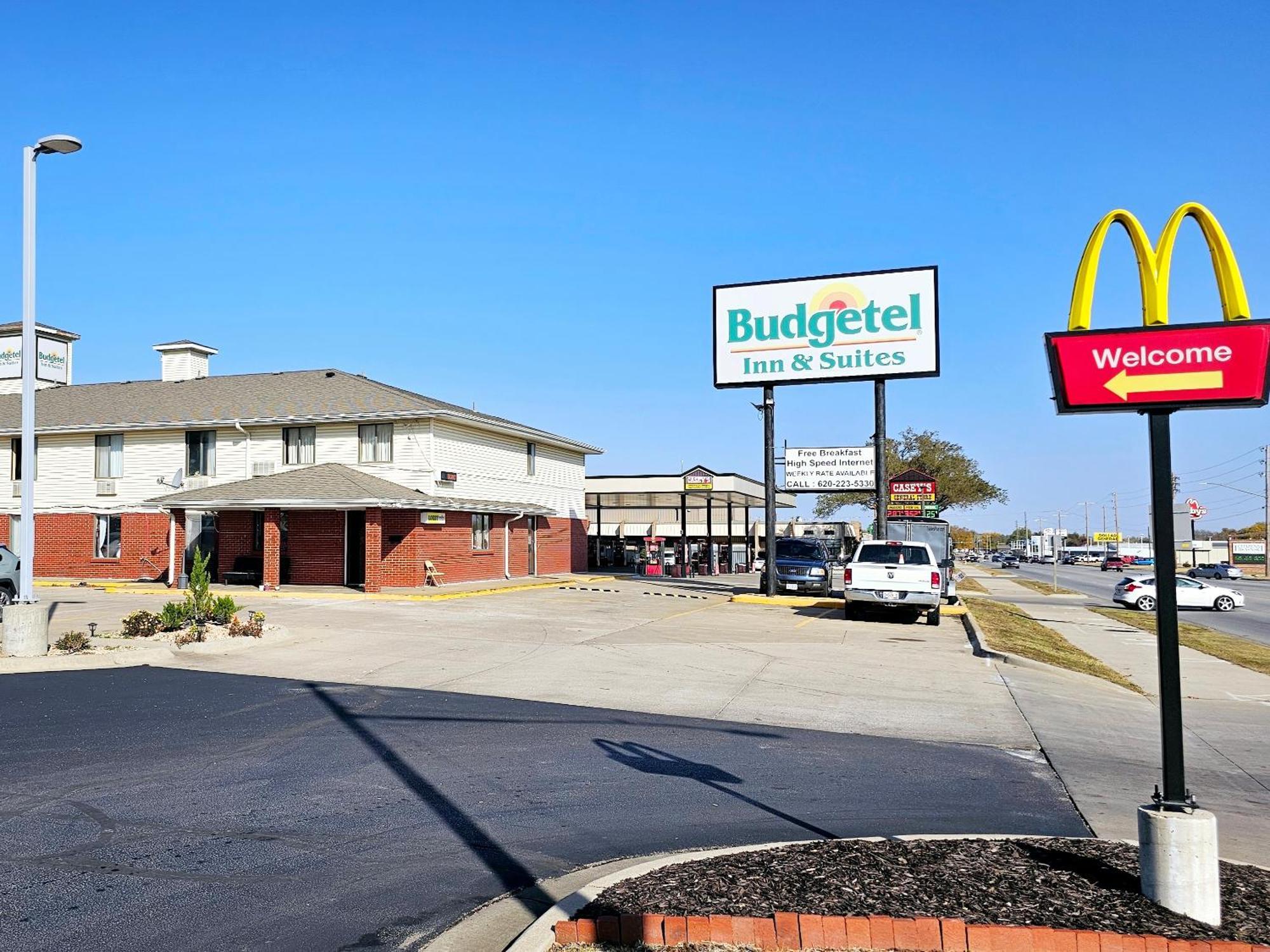 Budgetel Inn & Suites Fort Scott Buitenkant foto