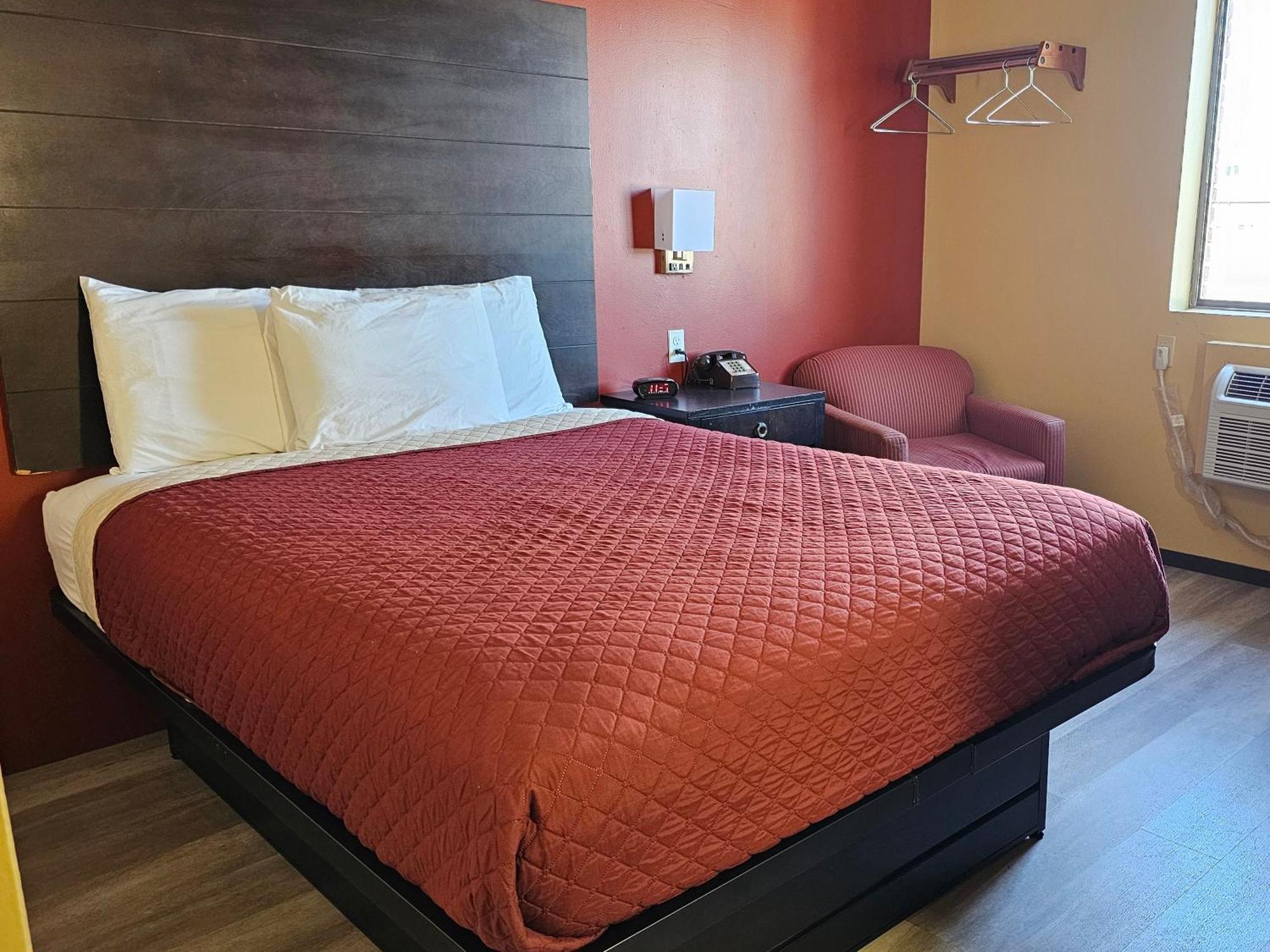 Budgetel Inn & Suites Fort Scott Buitenkant foto