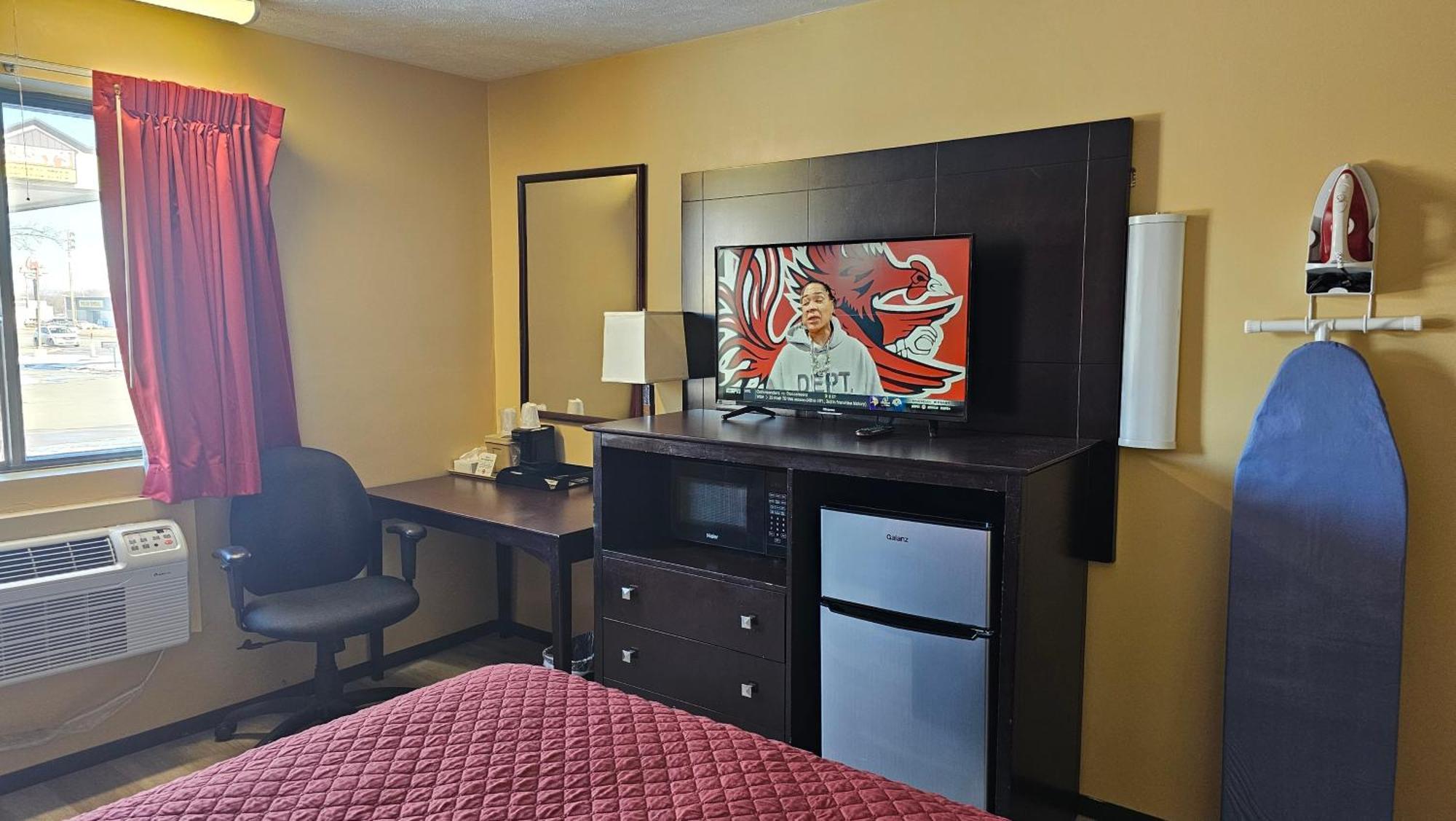 Budgetel Inn & Suites Fort Scott Buitenkant foto