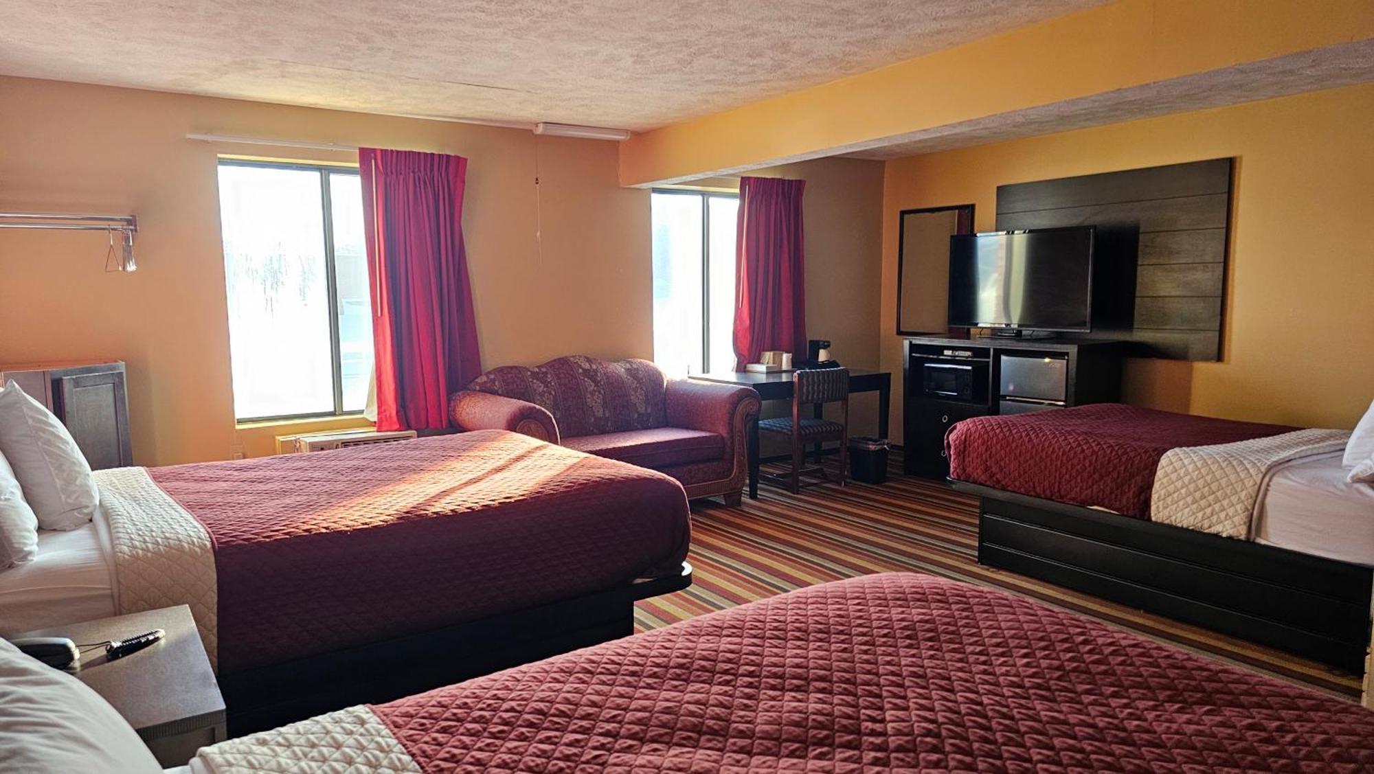 Budgetel Inn & Suites Fort Scott Buitenkant foto