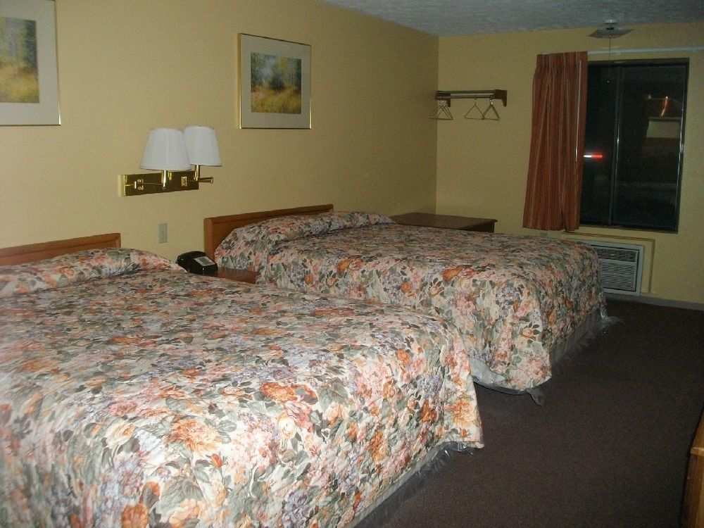 Budgetel Inn & Suites Fort Scott Buitenkant foto