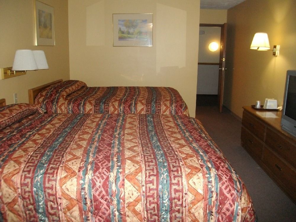 Budgetel Inn & Suites Fort Scott Buitenkant foto