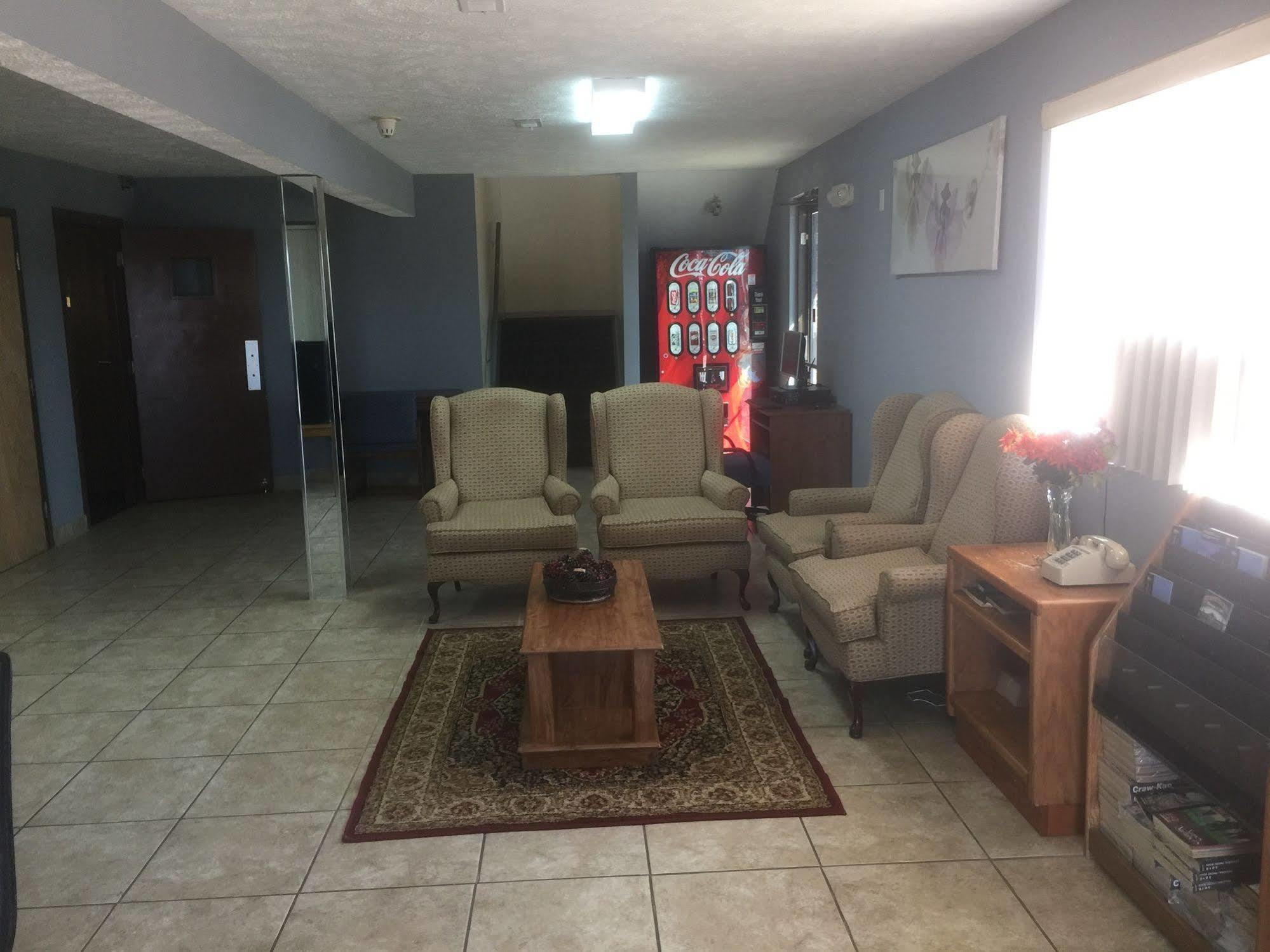 Budgetel Inn & Suites Fort Scott Buitenkant foto
