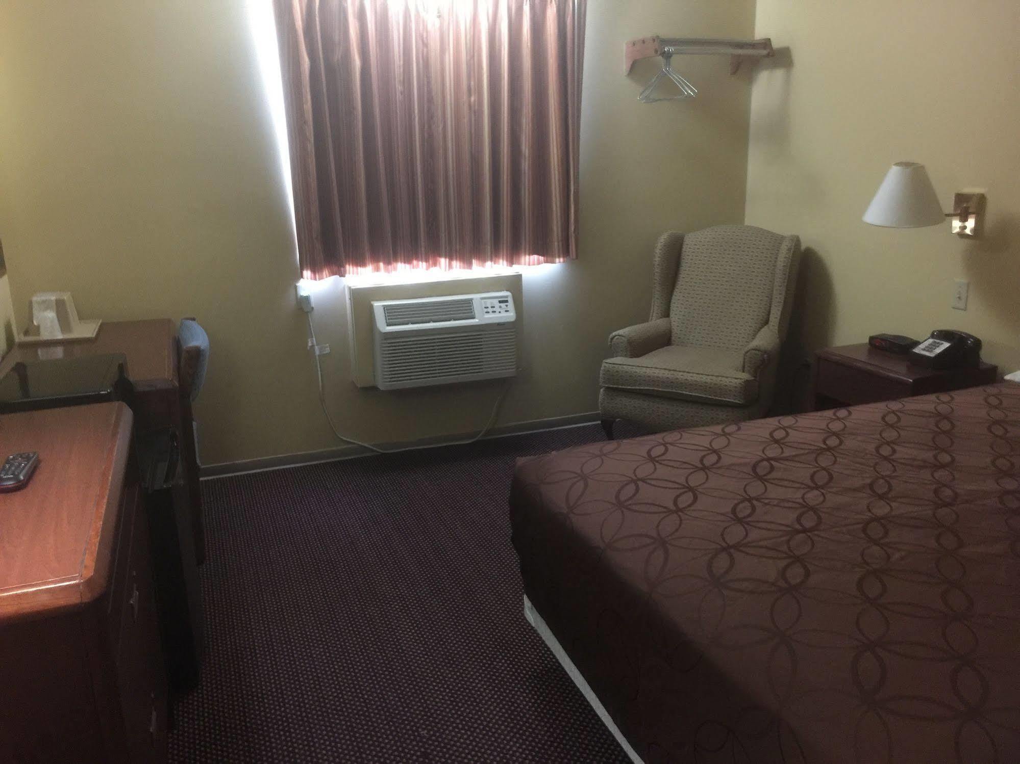 Budgetel Inn & Suites Fort Scott Buitenkant foto