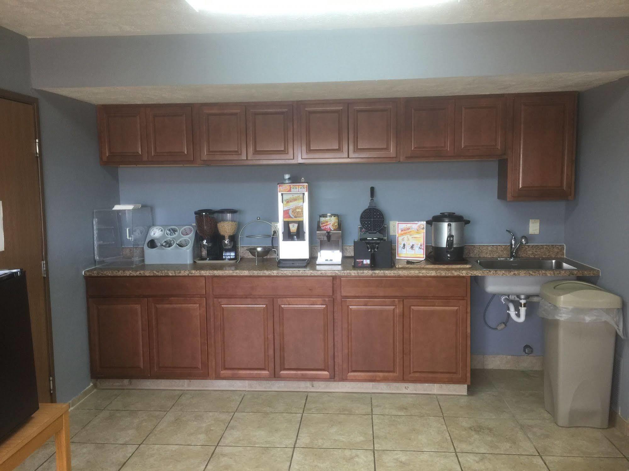 Budgetel Inn & Suites Fort Scott Buitenkant foto