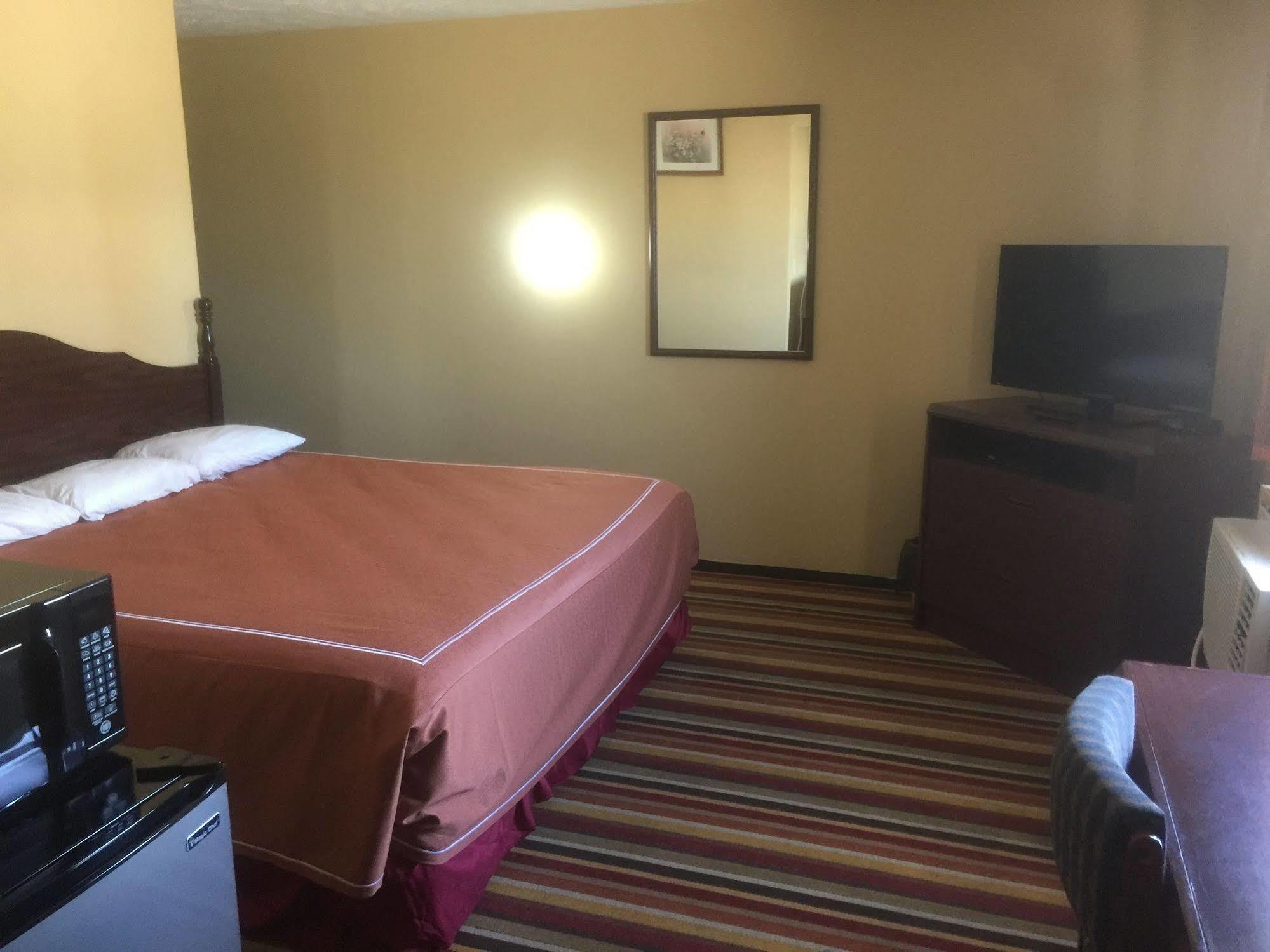 Budgetel Inn & Suites Fort Scott Buitenkant foto