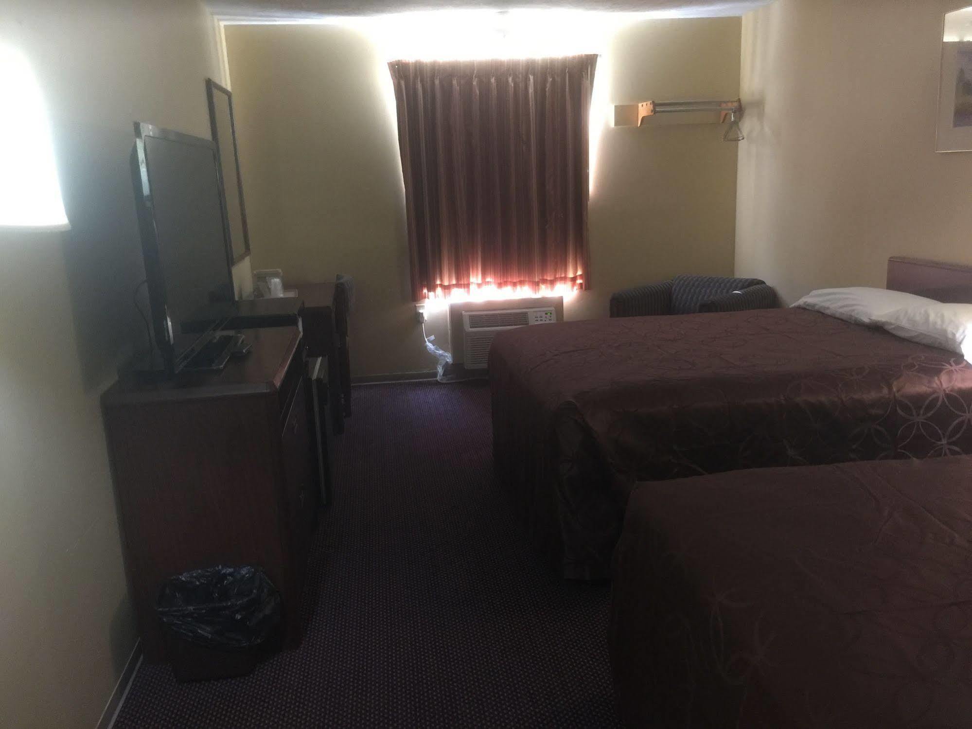 Budgetel Inn & Suites Fort Scott Buitenkant foto